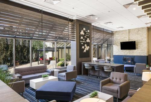 Best Western Premier Calgary Plaza Hotel & Conference Centre — hotel in 1316 33 St NE, Calgary CA, T2A6B6