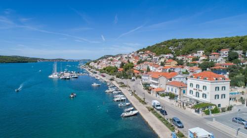 Rooms with a swimming pool Tisno Murter - 3219