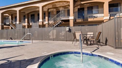 Hot tub, SureStay Plus Hotel by Best Western Hesperia in Hesperia (CA)