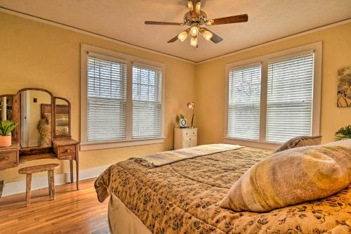 Vibrant Home with Deck and Yard 2 Mi to Oaklawn Casino - image 5