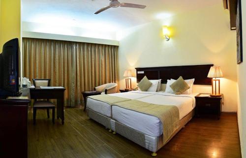 Deluxe Double or Twin Room image 1