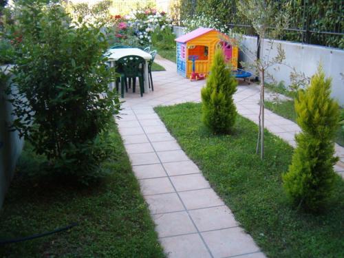 Airport Roof Garden - image 5