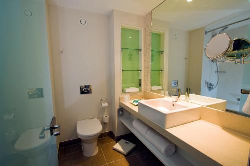 room detail thumbnail 2