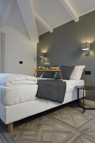 Homingarda Apartments Pool & Garden Near Lake Garda and Center - image 5