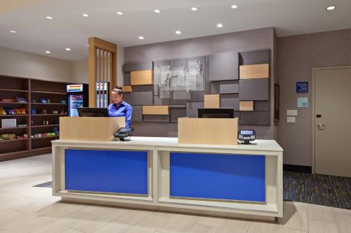 Holiday Inn Express Hotel & Suites Ventura Harbor an IHG Hotel - image 9