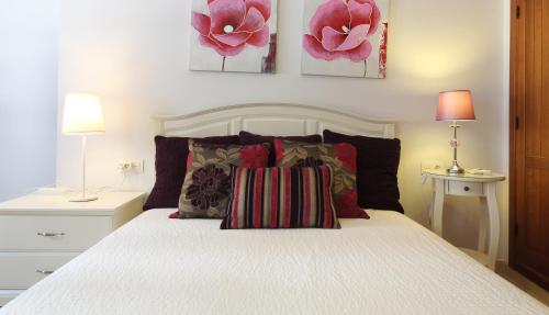 Quiet house in village center with mountains views