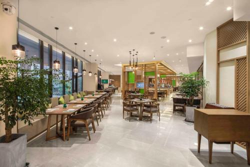 Holiday Inn Chengdu Airport, an IHG Hotel