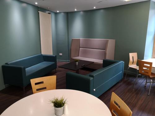 Edinburgh Central Accommodation - image 3