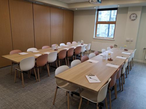Edinburgh Central Accommodation - image 14