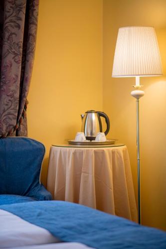 Standard Double Room image 4