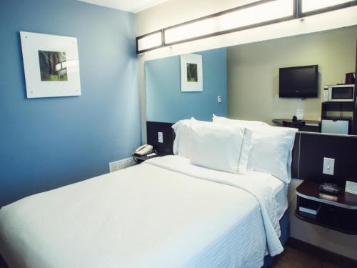 Three Rivers Inn & Suites