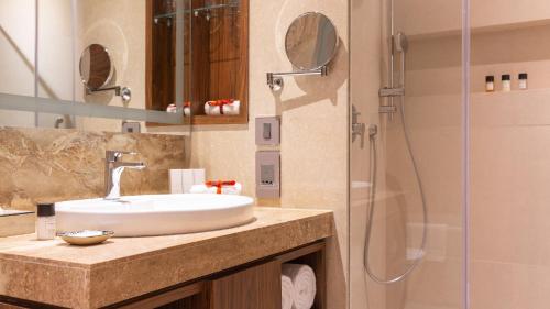 Emara Ole-sereni Room Type - Deluxe Double Room