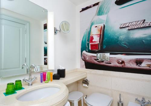 243731423 Hotel Indigo Rome - St. George by IHG