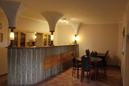 Паб/Коктейль-бар, Zlaty lev in Світави