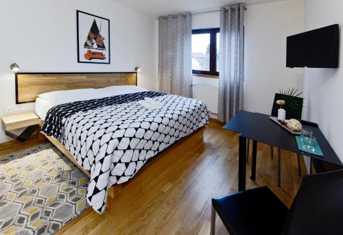Hotel Wolf – Prague, NY