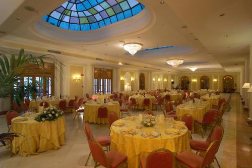 ห้องอาหาร, อัมบาสซีอาตอรี เพลส โฮเต็ล (Ambasciatori Place Hotel) in ฟีจจิ