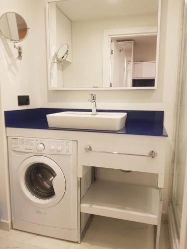 Seaview apartment on 23-th floor ORBI CITY