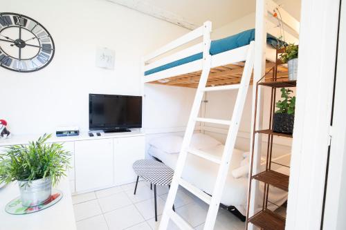 BNB RENTING Chez Dominique - Studio 2-4pers centre Antibes Fourmilliere 1er