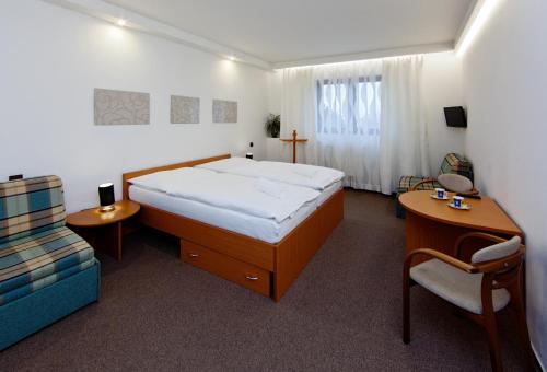 Hotel Wolf – Prague, NY