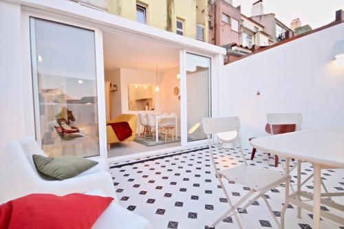 Akicity Ourique Charm