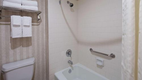 Best Western Pasadena Inn - image 7
