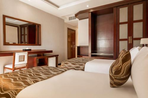 Standard Twin Room image 3