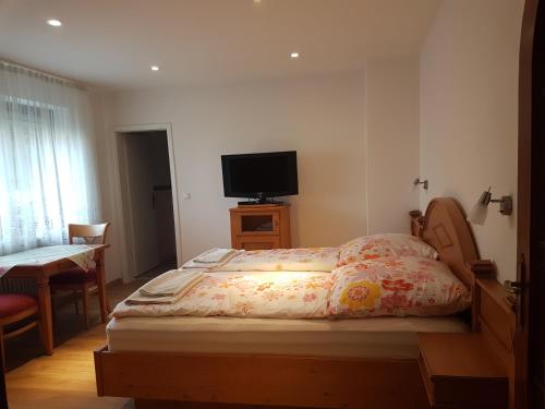 Waldpension Room Type - Standard Queen Room
