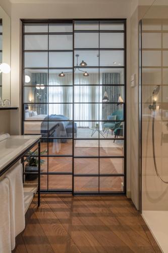 Bagatelle Gardenhouse - image 10
