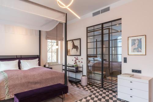 room detail thumbnail 1