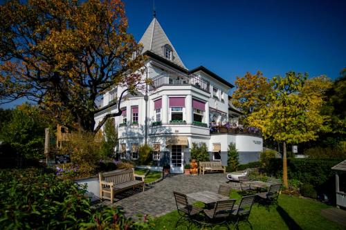 Bagatelle Gardenhouse - image 12
