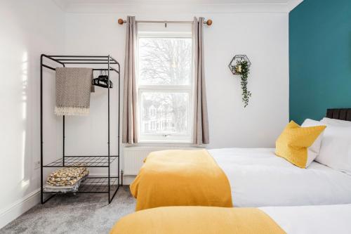 OPEN Luxury Contractor Apartment East London - image 2