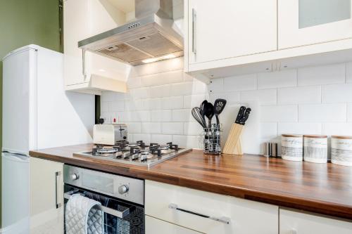OPEN Luxury Contractor Apartment East London - main image