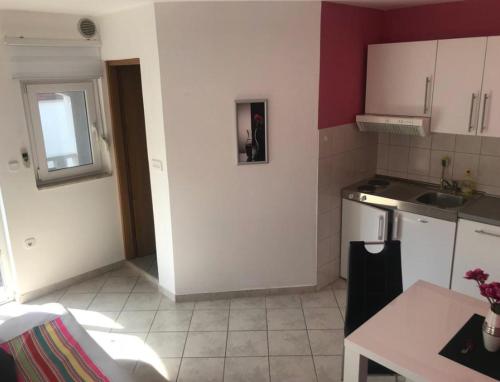 4 Apartments - parking airco - 150 m to beach - image 6