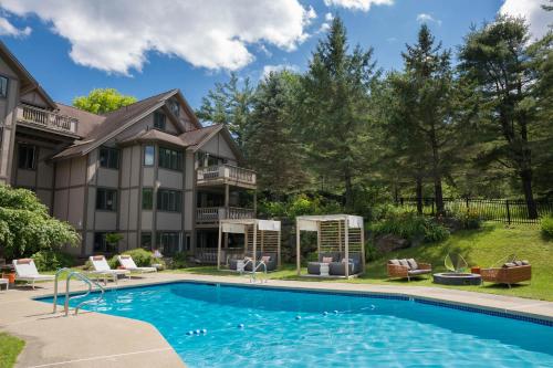 Piscină, Field Guide Lodge in Stowe (VT)