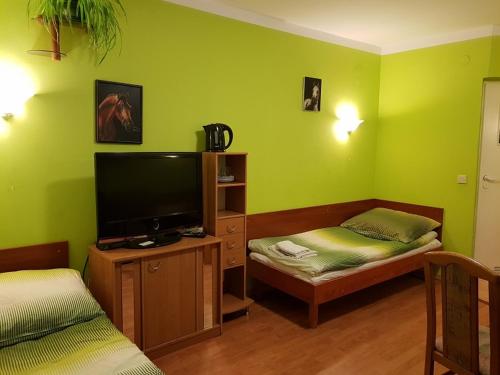 1 double bed, 3 twin beds