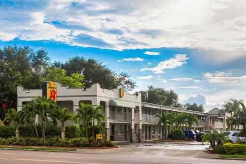 Super 8 by Wyndham Bradenton Sarasota Area, Брейдентон