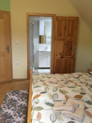 2 twin beds