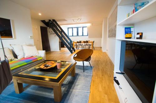 Charming Apartments near Avenue Louise - image 12