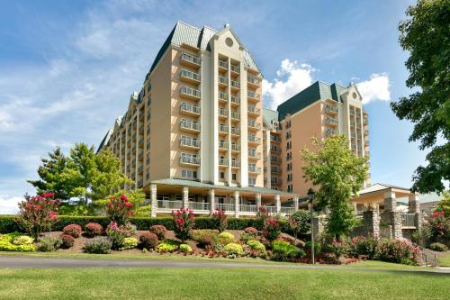 Chateau on the Lake Resort Spa and Convention Center - image 3