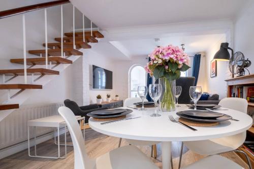 Bright, Spacious & Modern North Laine Cottage