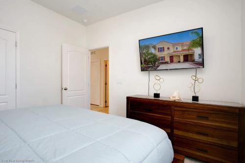 Chic and Spacious 5BD Town Home with a private Splash Pool #5ST739 - image 3