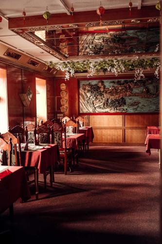Hotel und Restaurant Golden Village in 里薩