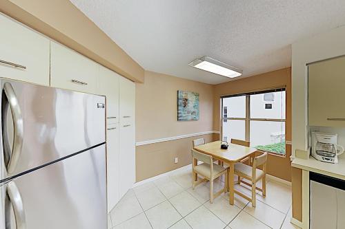New Listing! Vista Verde East Condo Fairway Views condo - main image