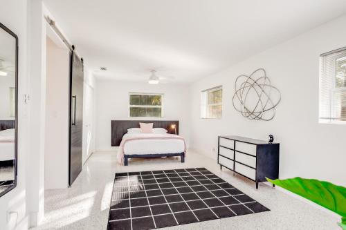 Naples Waterfront Retreat - image 4