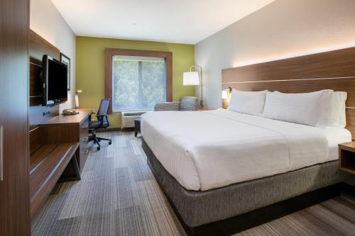 Guestroom, Holiday Inn Express Hotel & Suites Dallas - Grand Prairie I-20 in Grand Prairie