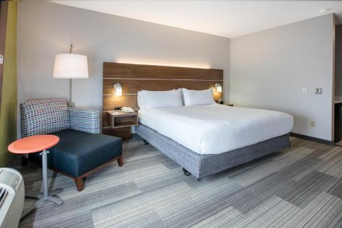 Holiday Inn Express Hotel & Suites Dallas - Grand Prairie I-20 in Grand Prairie