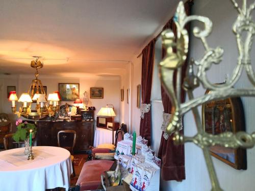 Ресторан, Erajarven Eerola aittahuone (summer room) in Орівесі