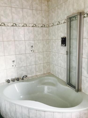 淋浴間, Großes Ferienzimmer Uckermark in 卡塞科