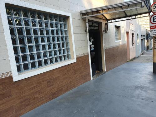 Hotel Paris in จันเดีย