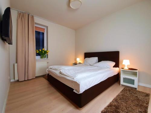2 bedrooms, 3 beds